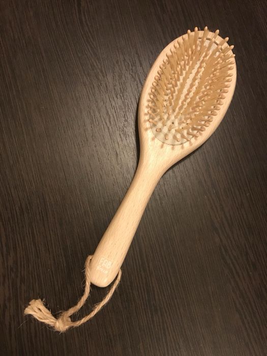 Продам деревянную расческа- щетка для волос FAB green новая