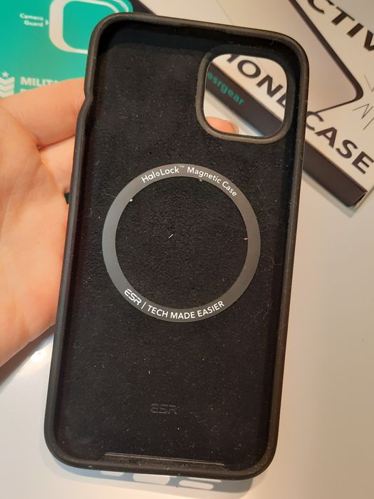 Etui ESR CH HaloLOCK MAGsafe na iphone 15 /13 / 14 z mikrofibrą