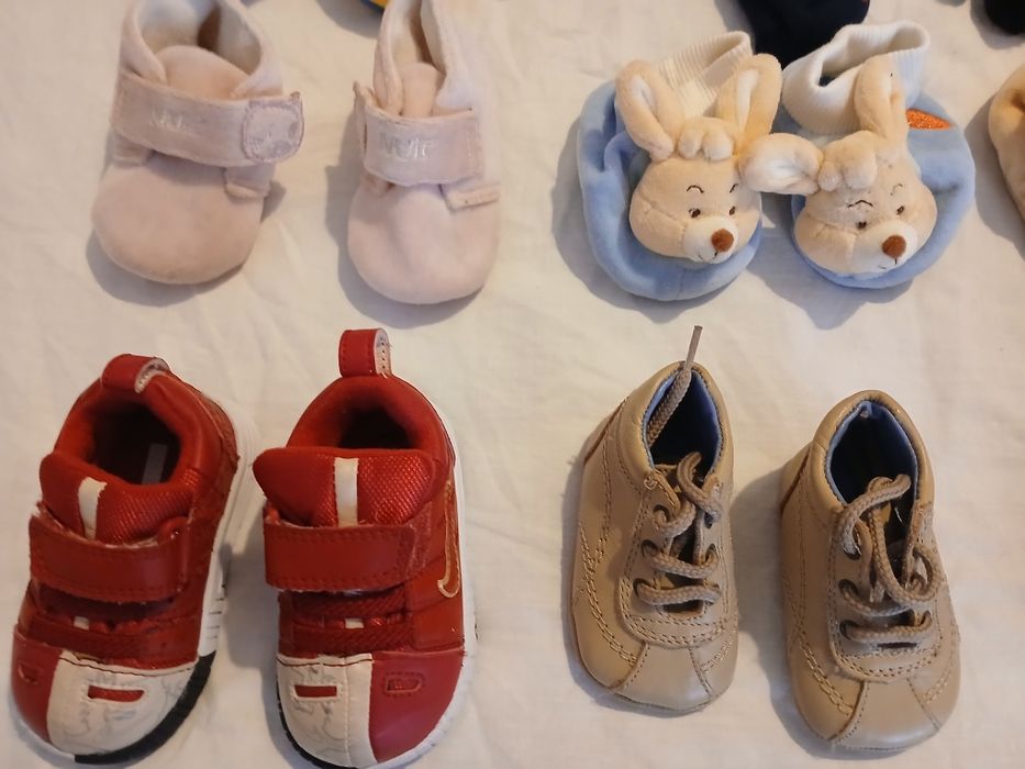 Carapins/meias/luvas/chinelos/sapatos bebé