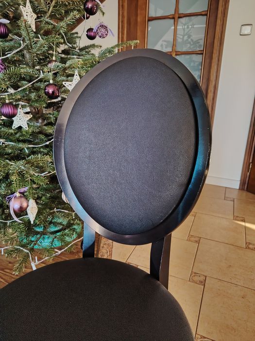 Krzesła obicie czarna  skóra naturalna  4+2