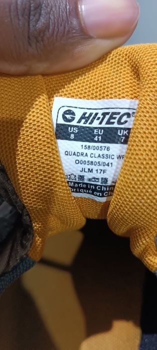 Tennis Hi tec praticamente novos.