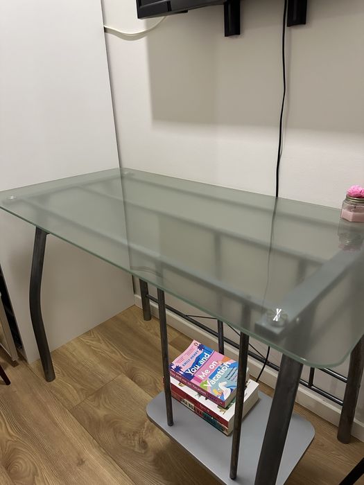 Secretária de vidro