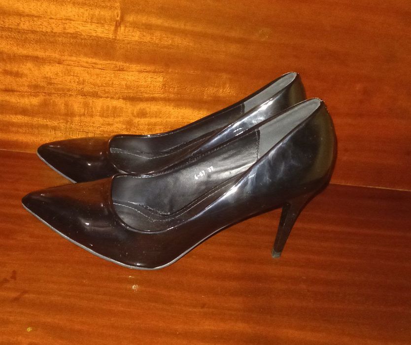 Туфлі на шпильках