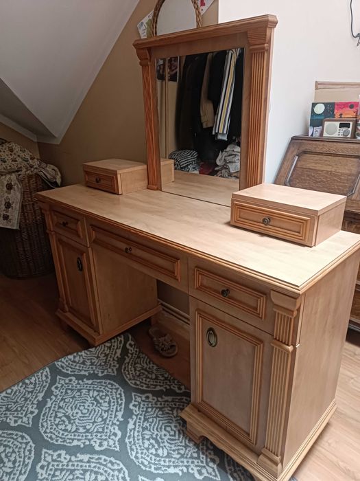 Toletka, komódka do sypialni - Lustro