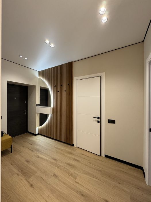 Велика 1-кімнатна квартира видова на Міське Озеро