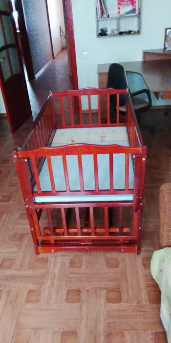 Дитяче ліжко на маятнику без матрацу