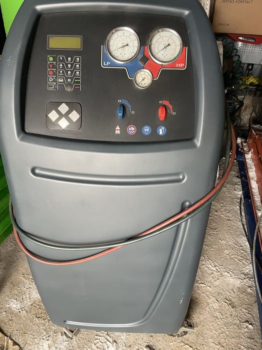 Robinair AC690PRO установка обслуговування та заправки кондиціонерів
