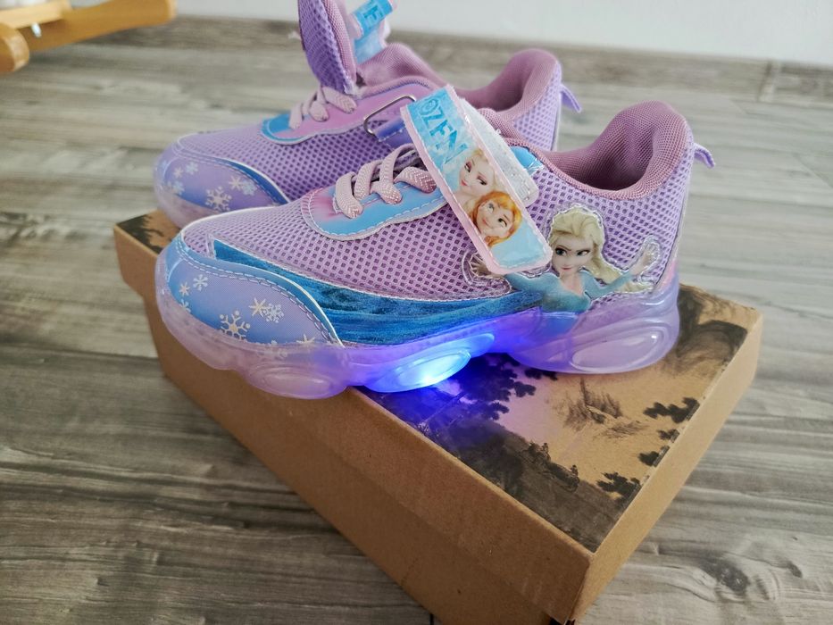 Buty Frozen na stopę 15 cm świecą