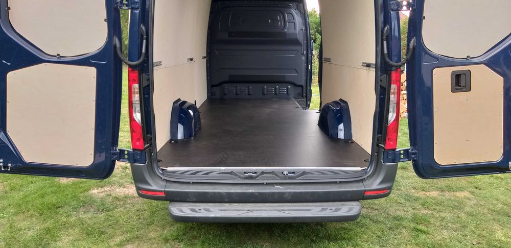 Zabudowa busa, paki Mercedes Sprinter L3H2 podłoga, boki, nadkola