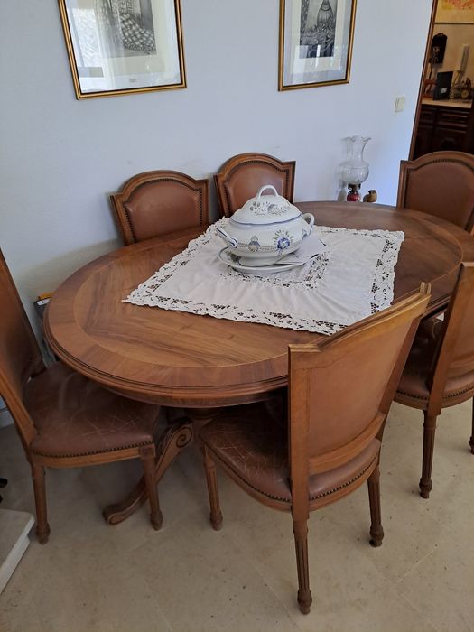 Mesa de jantar com 8 cadeiras