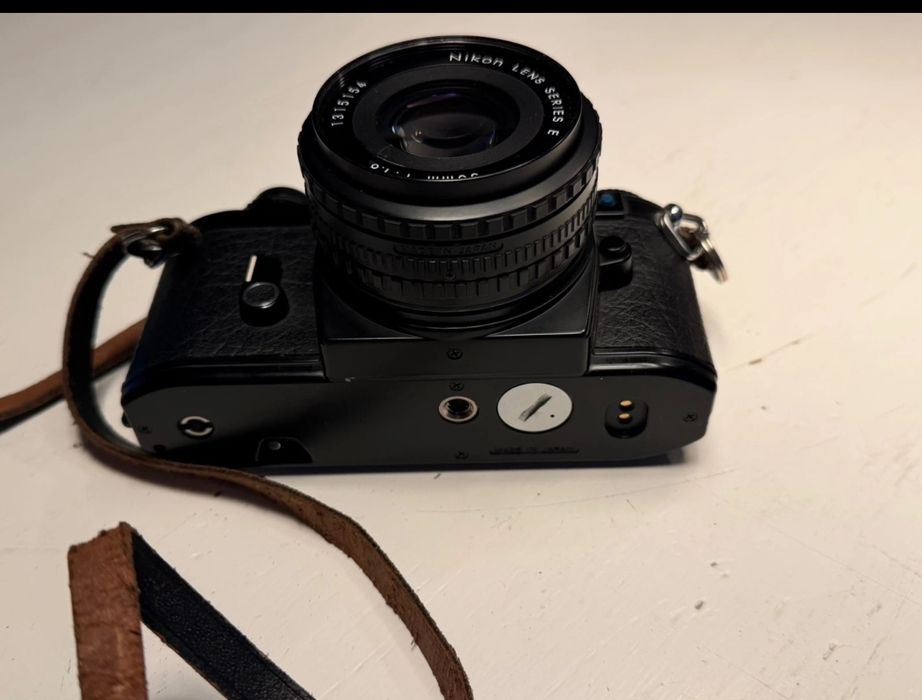 Máquina analógica Nikon EM - filme 35mm