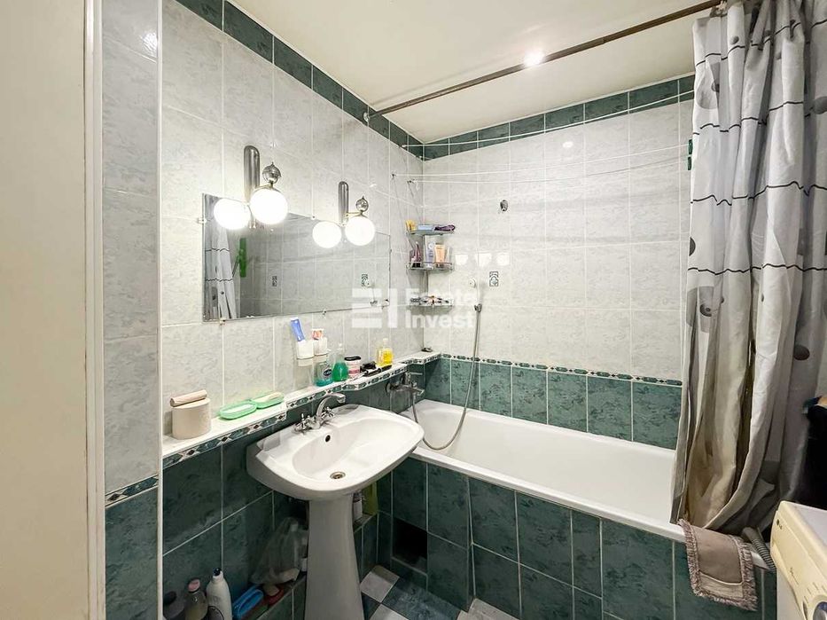 Продам 3 кімн. квартиру в новобудові на вул. Дмитрівська, 5