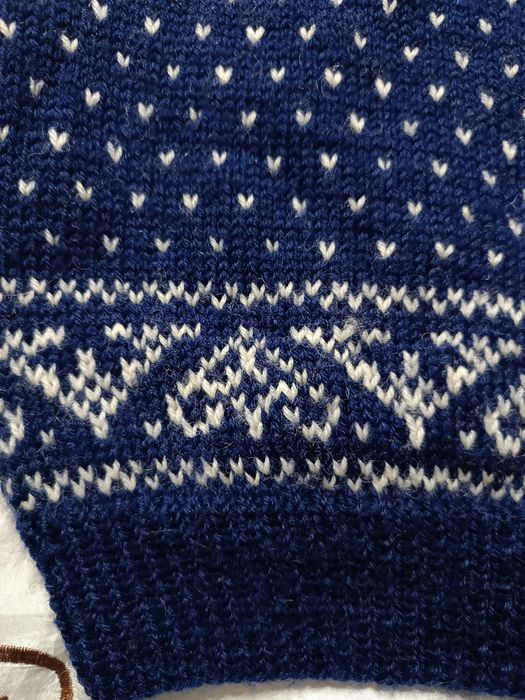Ręcznie robiony rozpinany na guziki sweter z wełny 140 do 146 handmade