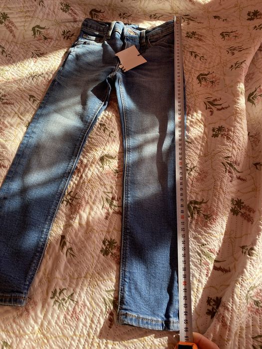 Джинси zara .нові.Для худенької дівчинки ріст 116 см .