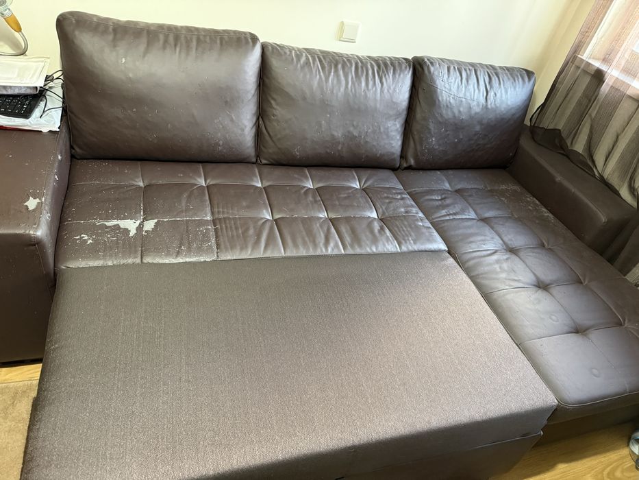 Sofá com chaise-longue e cama casal