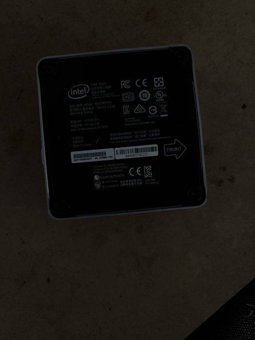 Intel NUC5PPYH (modelo de 2015), um mini PC compacto e fanless (sem ventoinha)