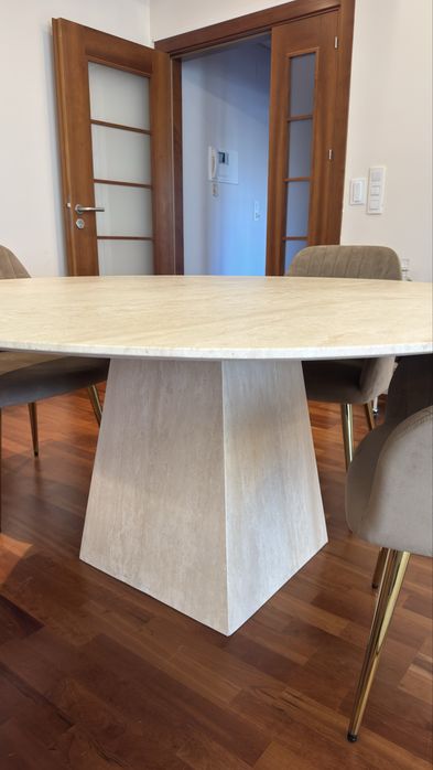 Mesa de jantar EM MARMORE de até 8 lugares