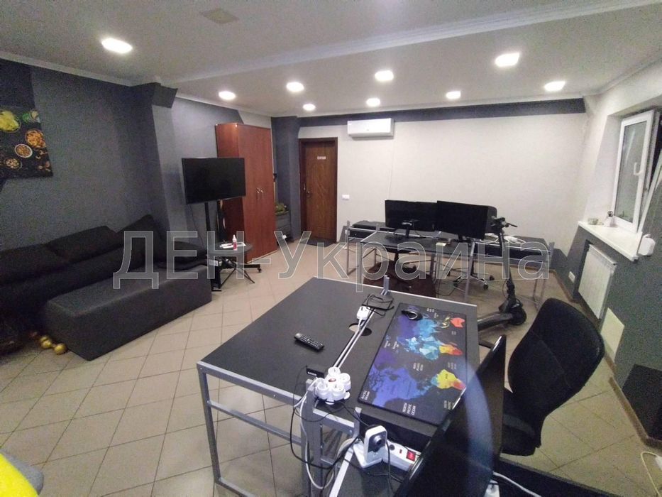 Оренда в центрі Києва офісу 70 кв.м. з ремонтом та своєю територією.