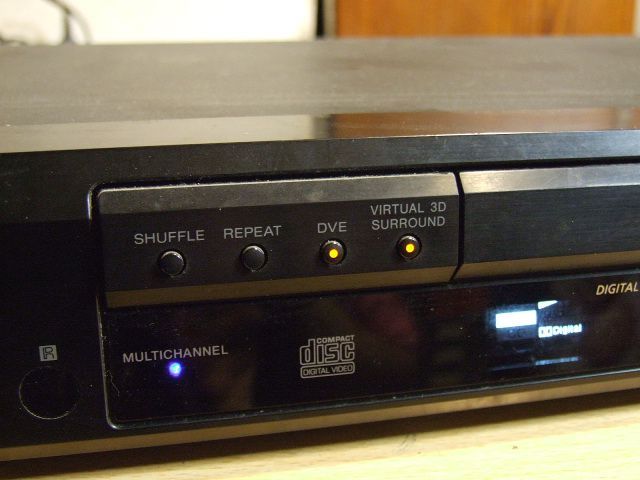 Leitor de CD e DVD Sony DVP-S535D impecável com comando