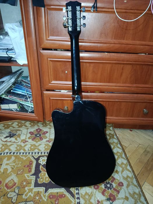 Гітара з чохлом.