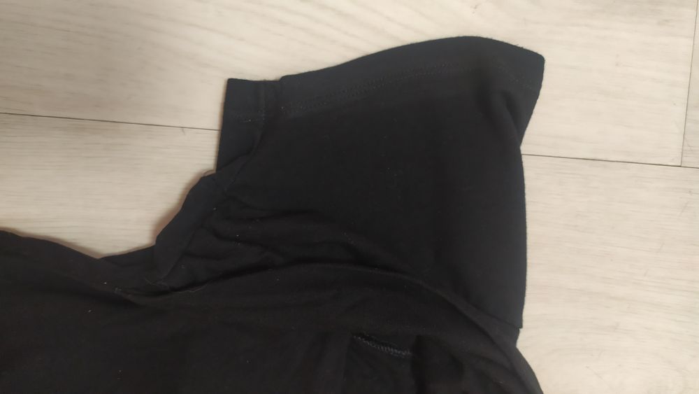 Czarna bluzka z krótkim rękawem XS Basics