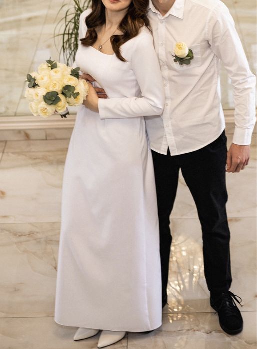 Весільна сукня біла