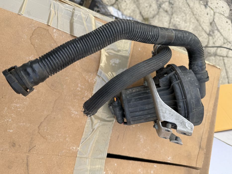 Pompa powietrza wtórnego audi A8 S8 D3 OE