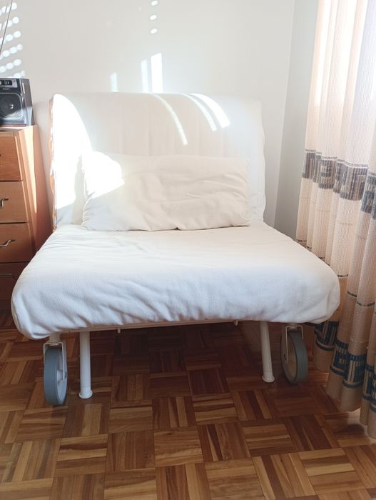Três Sofá cama em bege -IKEA (preço unitário)