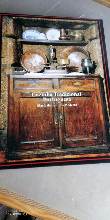 livro Cozinha TRADICIONAL PORTUGUESA Maria de Lourdes Modesto