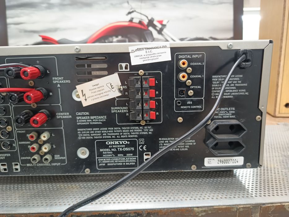 Amplituner Onkyo model TX-DS575.