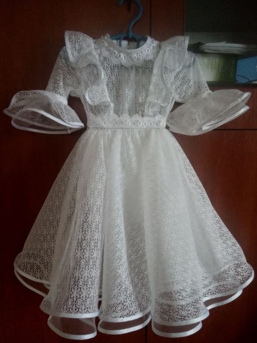 Святкова нарядна дитяча біла сукня на новий рік/свята