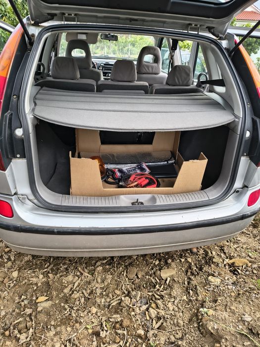 Vendo Nissan Tino 1.8