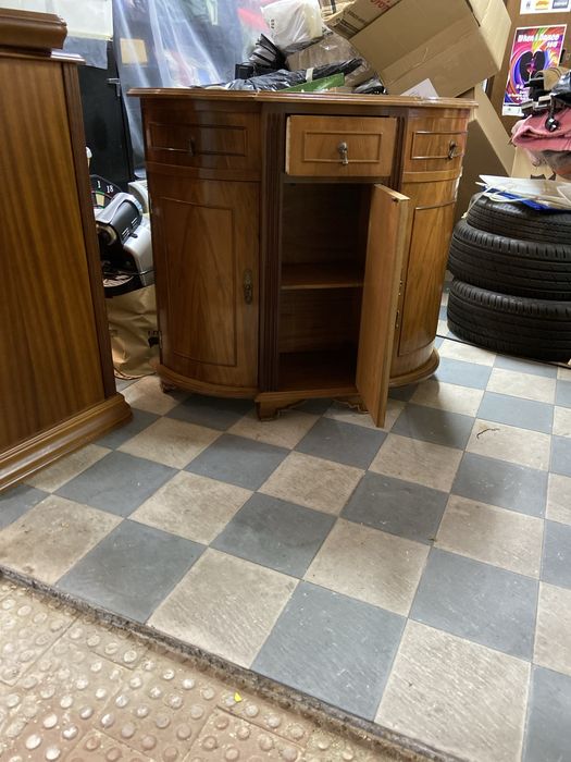 Movel antigo bem estimado de qualidade