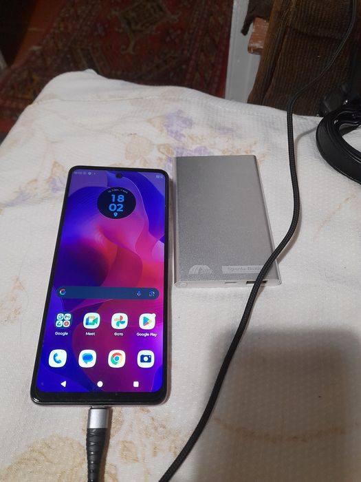 Продам андроід Motorola xt2423-3