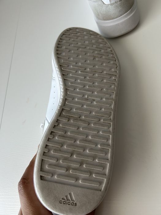 Продам кросівки adidas 46