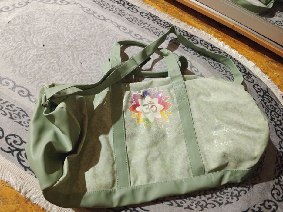 Дорожня сумка вінтаж СССР шкірзам сумка для спорту йоги нова Німеччина