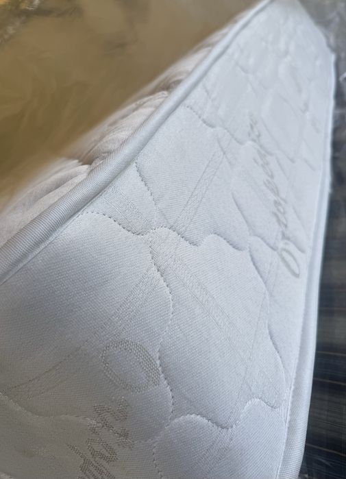 Cama c/ Estrado e Colchão