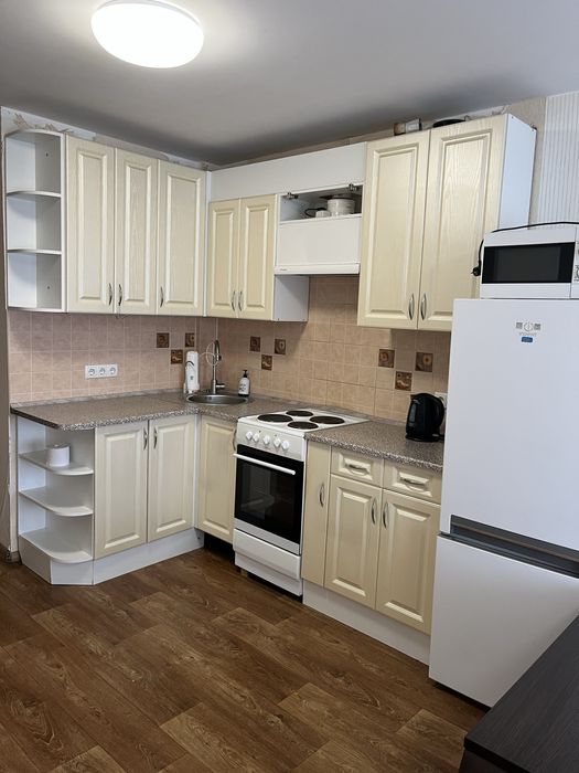 Здам подобово квартиру Дніпро  Мазепи 3