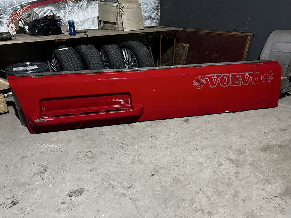 Продам Боковые юбки Volvo VN (USA),левая и правая сторона