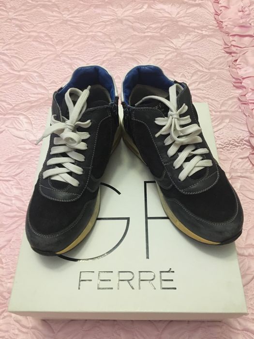 Продам детские ботинки GF FERRE, р.35