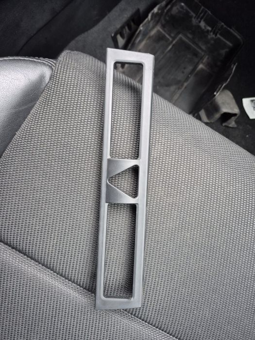 Ramka panelu konsoli środkowej 2din audi a3 8p