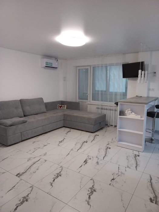 подобова оренда однокімнатної квартири студія на Надії Олексієнко