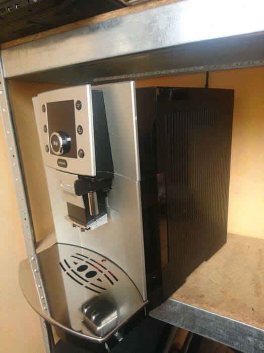 Кавоварка Delonghi ESAM5500