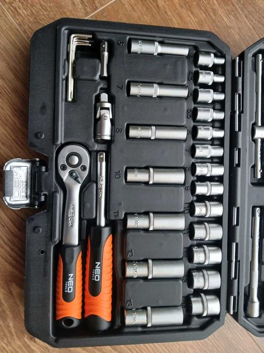 Klucze nasadowe 1/4" NEO TOOLS 55 elementów walizka