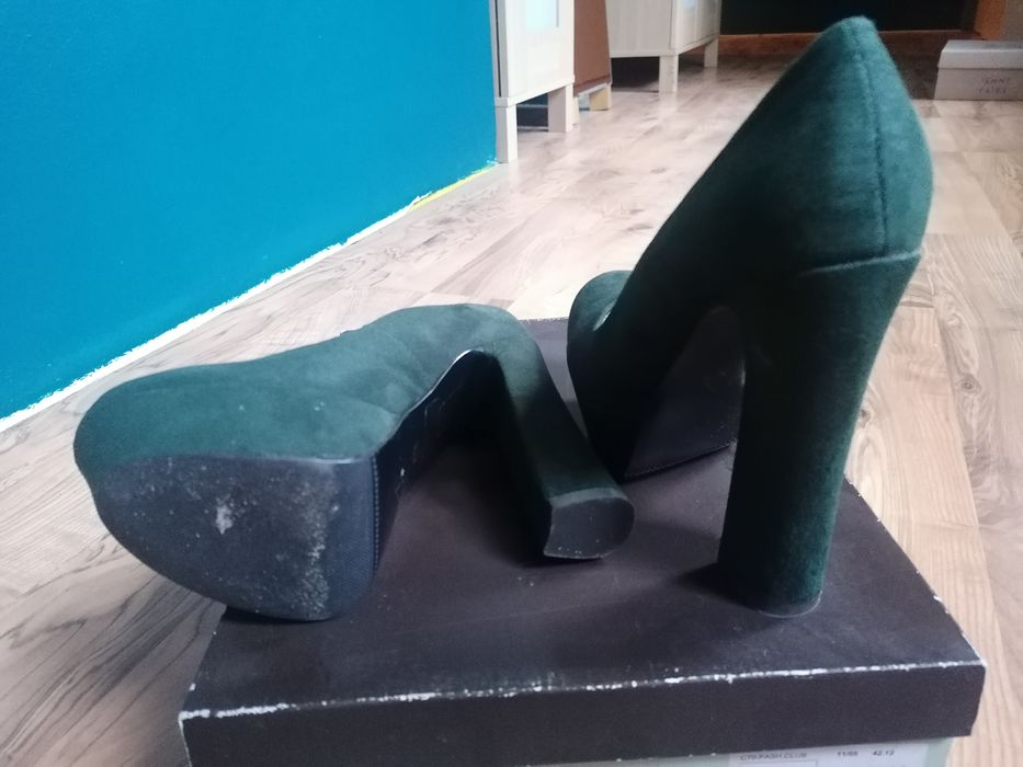 Bata buty na wysokim słupku