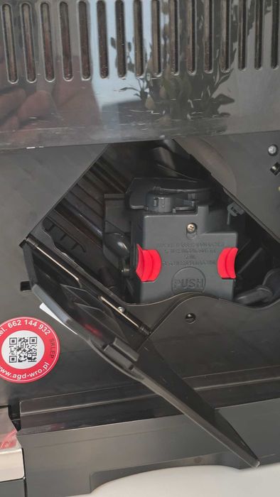 Ekspres Delonghi Dinamica ECAM 353.75B MyMenu, nowy pojemnik na mleko