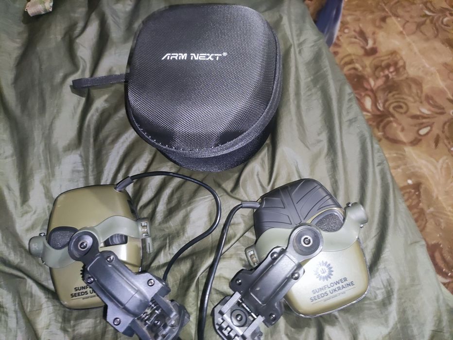 Продам чебурашки та чохол (+ наушники Impact в подарок Волонтерські)