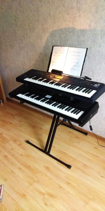 Statyw na dwa instrumenty plus Oświetlenie i pulpit na nuty