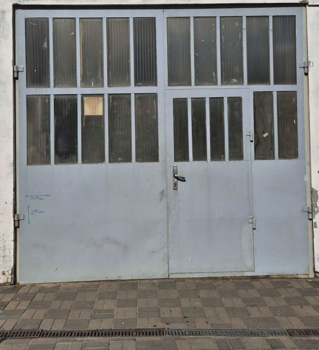 Brama warsztatowa dwuskrzydłowa