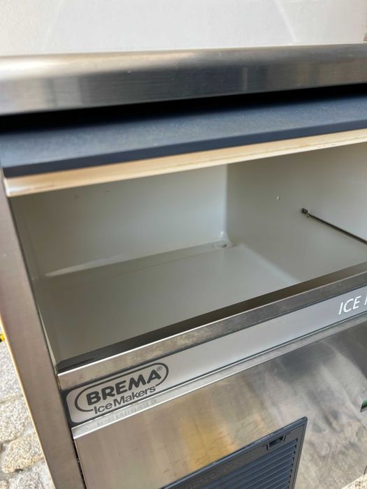 Máquina de Gelo Profissional Brema IceMaker GB 902A-Q - 95kg/dia - Gelo granulado - Excelente estado